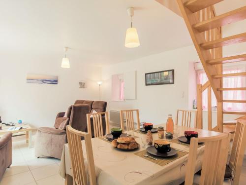 Posezení v ubytování Holiday Home Va Zi Bihan by Interhome