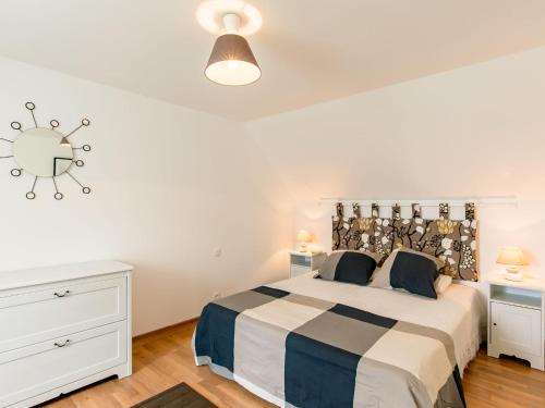 Postel nebo postele na pokoji v ubytování Holiday Home Va Zi Bihan by Interhome