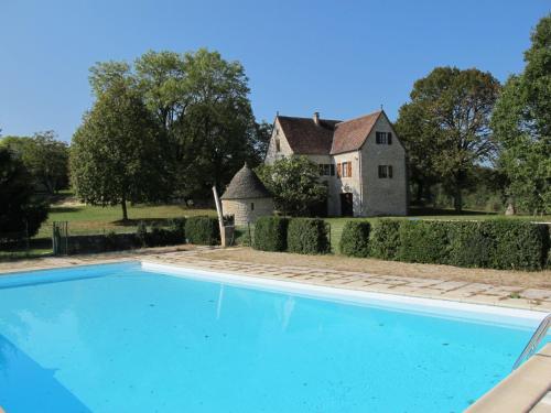 Piscina de la sau aproape de Holiday Home La Bergerie de Durand by Interhome