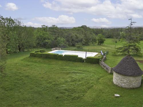 Piscina de la sau aproape de Holiday Home La Bergerie de Durand by Interhome