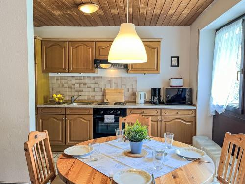 Η κουζίνα ή μικρή κουζίνα στο Apartment Sonnenblick III by Interhome