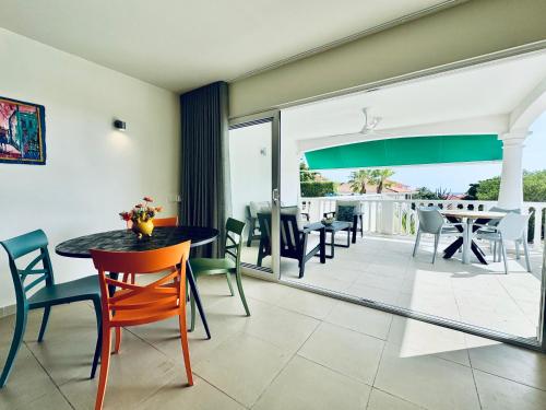 Zona de estar de # Blue Bay Beach - Ocean View Apartments - FULLY AIR CONDITIONED #