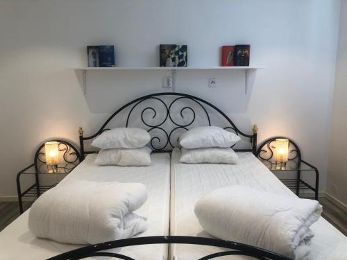 a bedroom with a bed with two white pillows at NYRENOVERAD LÄGENHET med egen ingång & nära havet in Sölvesborg