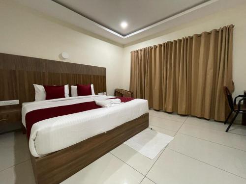 Katil atau katil-katil dalam bilik di Hotel Deepakam Inn