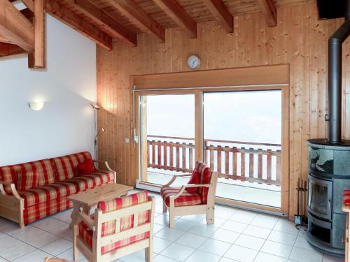 Apartment Les Cîmes 8 by Interhome