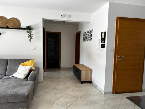 Strandnahes Apartment Pošesi mit Pool nur 200m!