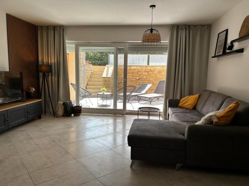 Strandnahes Apartment Pošesi mit Pool nur 200m!