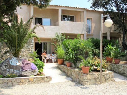 Κήπος έξω από το Apartment Club Benista T3 by Interhome