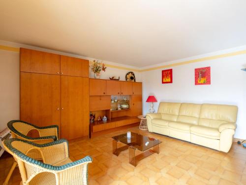 Apartment Les Pins by Interhome