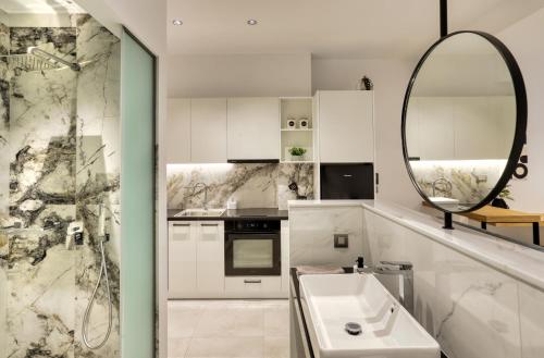 Koupelna v ubytování Althea Suites