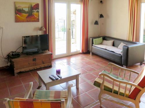 TV a/nebo společenská místnost v ubytování Holiday Home Roque Piquet by Interhome