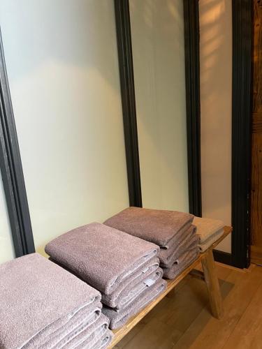 a pile of towels sitting on a table in front of a mirror at PrinsHaerlyck Overnachten in Made