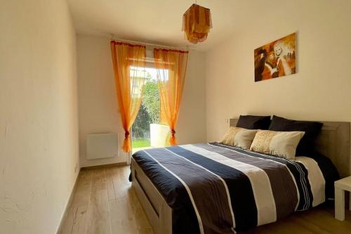 Katil atau katil-katil dalam bilik di Beautiful place, quiet residence, close to beaches