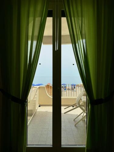 Nespecifikovaný výhled na moře nebo výhled na moře při pohledu z aparthotelu
