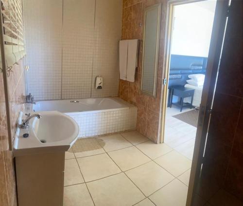 Fotografie z fotogalerie ubytování Mocoseng Sundown Resorts v destinaci Mahikeng