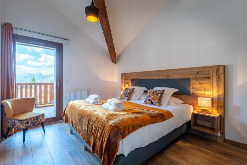 a bedroom with a large bed and a large window at Appartement standing "Ouréa" pour 8 personnes, navette 100m in Saint-Jean-de-Sixt