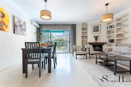 Perfect Location 3 Bedrooms 2 bath, Parking, Pool