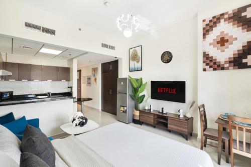 Modern Studio Sports City Pool & City Views