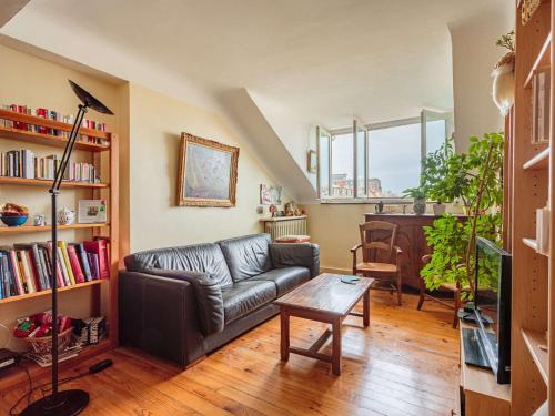 Photo de la galerie de l'établissement Grand appartement central à Biarritz - FR-1-3-598, à Biarritz