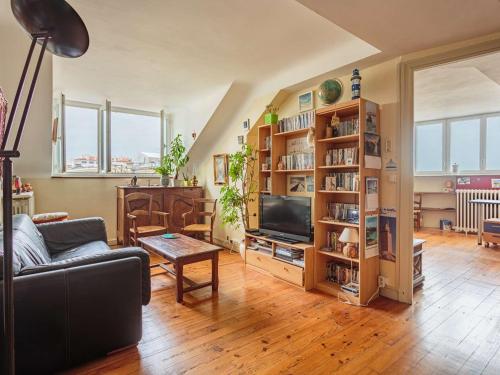 Photo de la galerie de l'établissement Grand appartement central à Biarritz - FR-1-3-598, à Biarritz