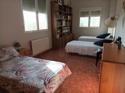 Chalet con gran jardin y piscina privada