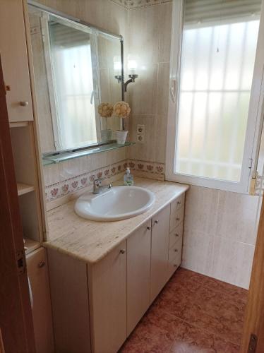Chalet con gran jardin y piscina privada