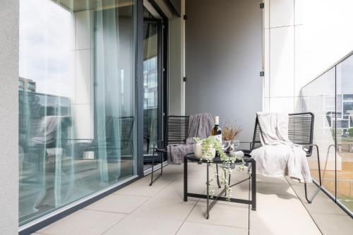 Prague Days - Modern Apartment with Terrace and AC in Karlín