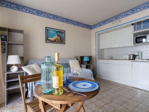 Studio Bailli de Suffren-3 by Interhome