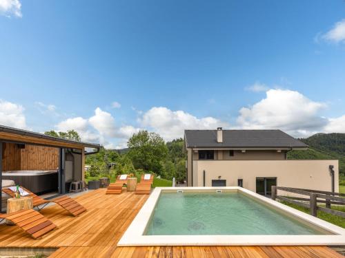 Kolam renang di atau dekat dengan Villa Propuh by Interhome