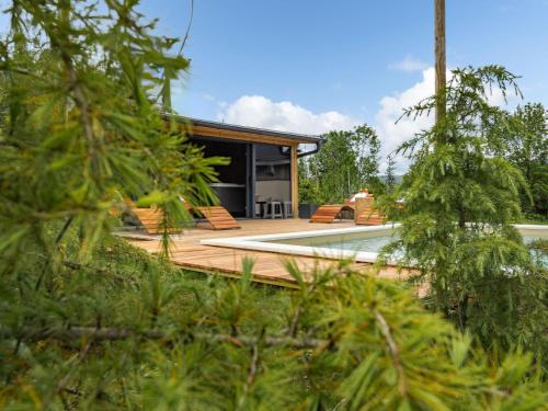Villa Propuh by Interhomeの敷地内または近くにあるプール