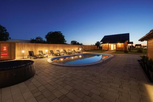 Billede fra billedgalleriet på Drvena bajka Ville za odmor Magnolia i Kamelia i Bilje