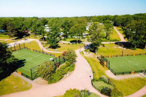 an overhead view of two tennis courts in a park at Glamping de Schatberg in Sevenum