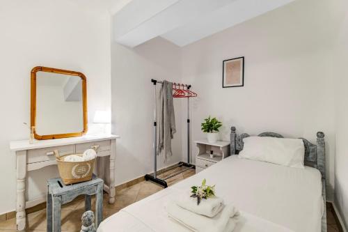 Ένα ή περισσότερα κρεβάτια σε δωμάτιο στο Kerkis Traditional Guesthouse