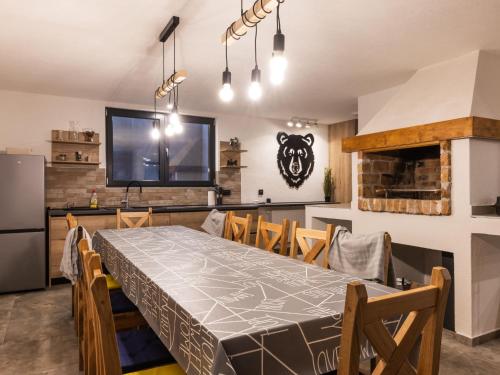 Η κουζίνα ή μικρή κουζίνα στο Holiday Home Medvjed by Interhome