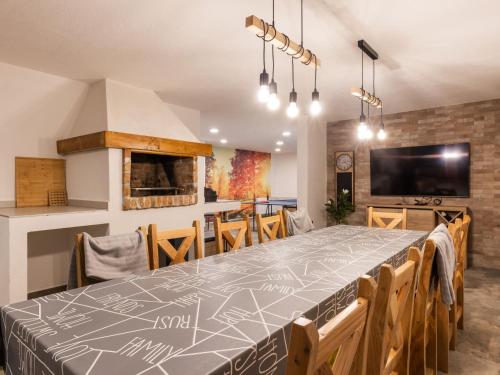 Η κουζίνα ή μικρή κουζίνα στο Holiday Home Medvjed by Interhome