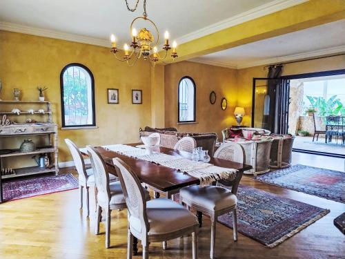 a dining room with a table and chairs at Holiday Home Zuccheri Canditi by Interhome in Brucoli
