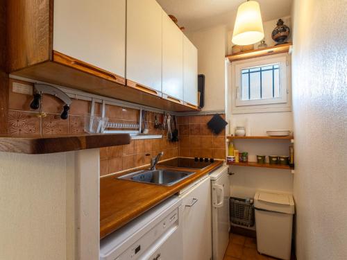 Apartment Les Palmiers by Interhome