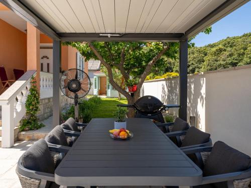 Holiday Home Happy Home Rab by Interhome