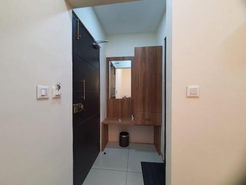 Bilik mandi di Hotel Deepakam Inn