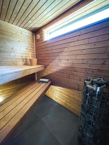 a small sauna with a bench and a window at Paluküla tiny house Kadaka in Paluküla