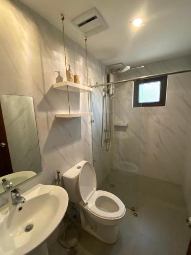 a bathroom with a toilet and a sink and a shower at RedBeach House Private BEACH HOUSE with Pool Real Quezon in Real