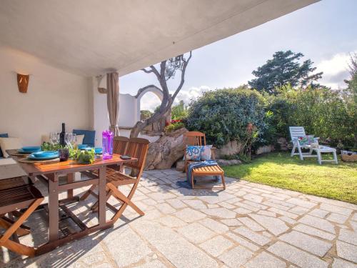 Κήπος έξω από το Holiday Home Capriccioli B by Interhome
