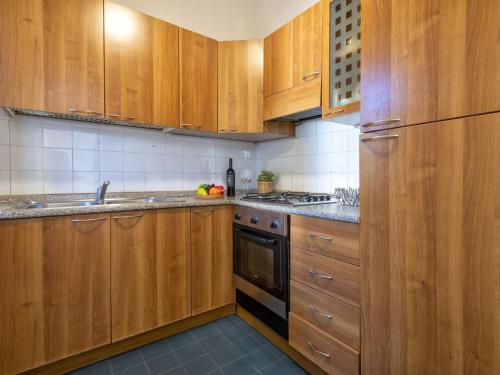 Dapur atau dapur kecil di Holiday Home Capriccioli B by Interhome