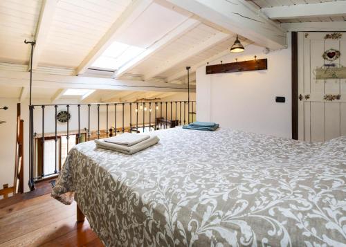 a bedroom with a large bed in a room at Luminosa Mansarda nel Cuore di Intra in Intra