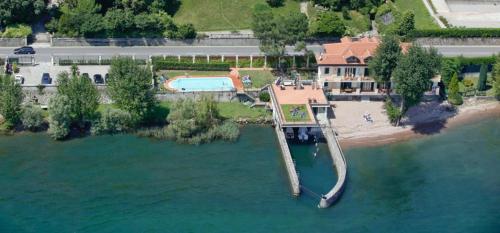 Φωτογραφία από το άλμπουμ του Scarlet Flower - Lago Maggiore σε Meina