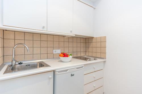 A kitchen or kitchenette at Apartamentos Massanet