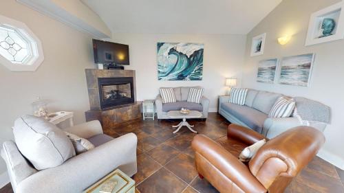 Un lugar para sentarse en Oceanview A by Tybee Vacation Rentals