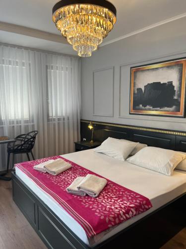 Postel nebo postele na pokoji v ubytování Comfort Deluxe Kosmos Apartments