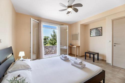 Postel nebo postele na pokoji v ubytování Scorpina Villas