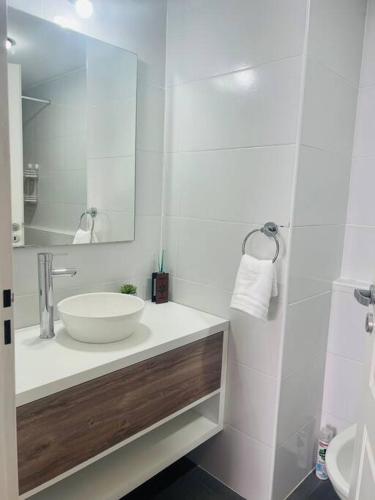 a white bathroom with a sink and a mirror at Hermoso 1amb Lindo SuperCompleto in Buenos Aires